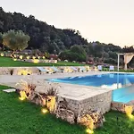 Borgo Petra - With Heated Pool 奇斯泰尼诺