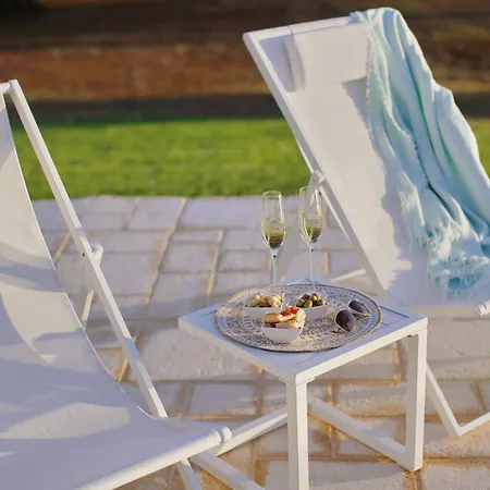 Semesterbostad Borgo Petra - With Heated Pool