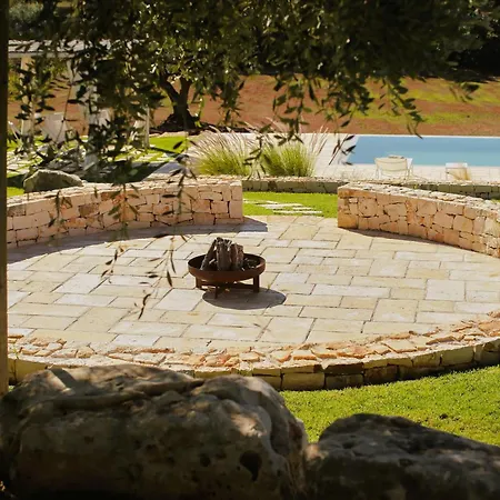 Borgo Petra - With Heated Pool تْشيستيرنِنو